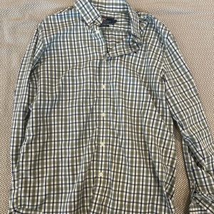 Vineyard vines performance shirt